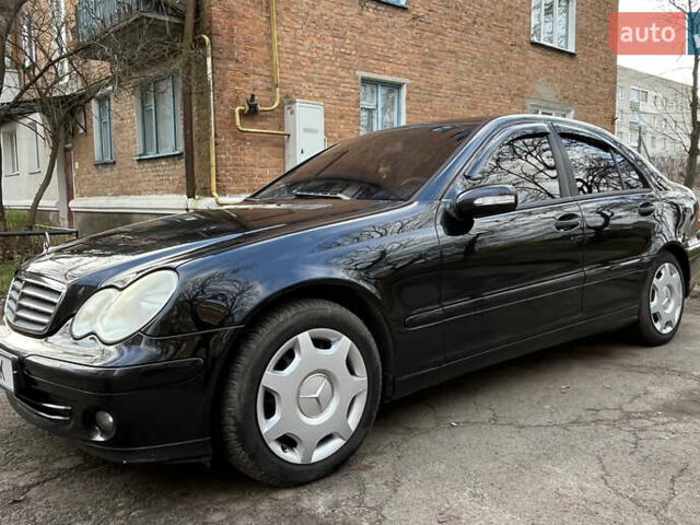 Черный Мерседес Ц-Класс, объемом двигателя 1.8 л и пробегом 220 тыс. км за 5333 $, фото 2 на Automoto.ua