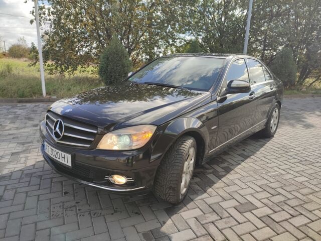 Черный Мерседес Ц-Класс, объемом двигателя 2.1 л и пробегом 340 тыс. км за 8100 $, фото 1 на Automoto.ua