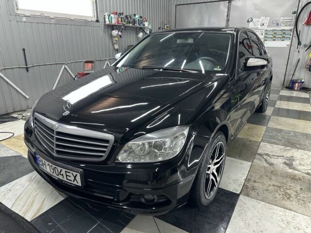 Чорний Мерседес Ц-Клас, об'ємом двигуна 1.8 л та пробігом 175 тис. км за 8500 $, фото 4 на Automoto.ua