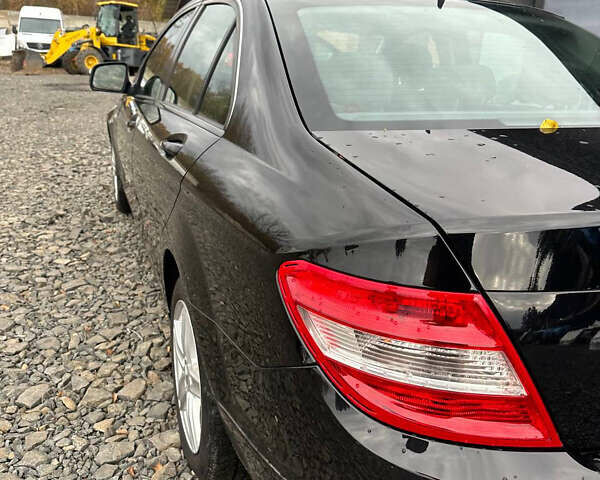 Чорний Мерседес Ц-Клас, об'ємом двигуна 2.2 л та пробігом 350 тис. км за 8900 $, фото 12 на Automoto.ua