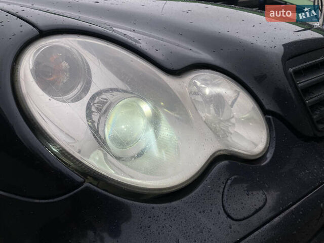 Черный Мерседес Ц-Класс, объемом двигателя 1.8 л и пробегом 260 тыс. км за 6900 $, фото 12 на Automoto.ua