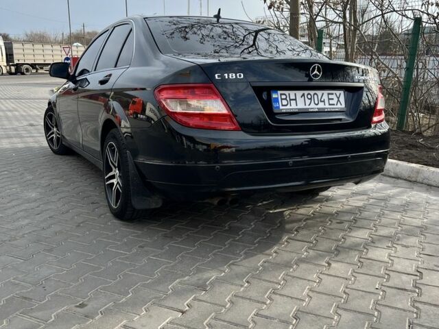 Чорний Мерседес Ц-Клас, об'ємом двигуна 1.8 л та пробігом 175 тис. км за 8500 $, фото 2 на Automoto.ua