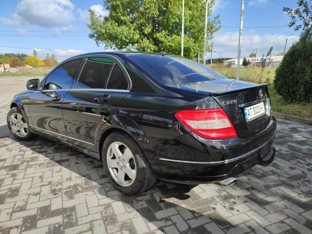 Черный Мерседес Ц-Класс, объемом двигателя 2.1 л и пробегом 340 тыс. км за 8100 $, фото 4 на Automoto.ua