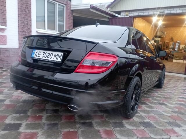 Черный Мерседес Ц-Класс, объемом двигателя 3.5 л и пробегом 158 тыс. км за 10300 $, фото 9 на Automoto.ua