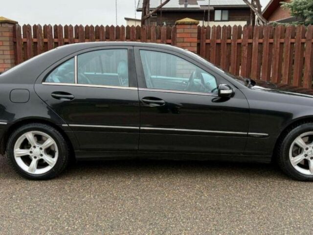 Чорний Мерседес Ц-Клас, об'ємом двигуна 2.7 л та пробігом 287 тис. км за 4111 $, фото 3 на Automoto.ua