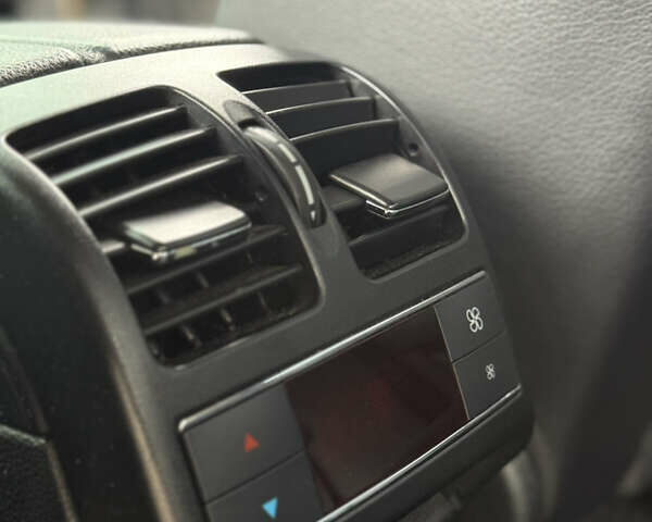 Чорний Мерседес Ц-Клас, об'ємом двигуна 2.99 л та пробігом 325 тис. км за 9999 $, фото 23 на Automoto.ua