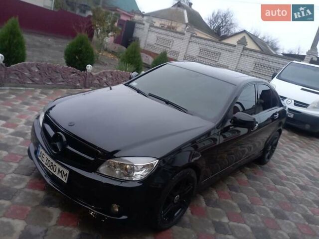 Черный Мерседес Ц-Класс, объемом двигателя 3.5 л и пробегом 158 тыс. км за 10300 $, фото 2 на Automoto.ua