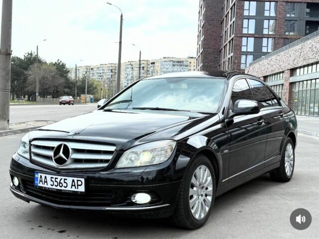 Черный Мерседес Ц-Класс, объемом двигателя 2.5 л и пробегом 222 тыс. км за 8300 $, фото 4 на Automoto.ua
