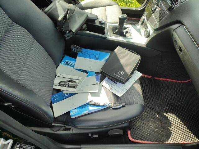 Черный Мерседес Ц-Класс, объемом двигателя 2.1 л и пробегом 340 тыс. км за 8100 $, фото 6 на Automoto.ua