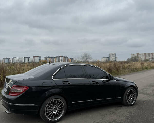 Чорний Мерседес Ц-Клас, об'ємом двигуна 2.99 л та пробігом 325 тис. км за 9999 $, фото 8 на Automoto.ua