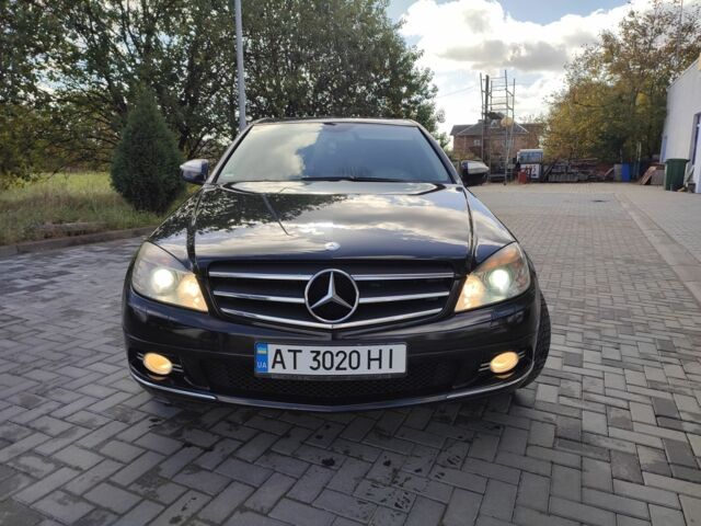 Черный Мерседес Ц-Класс, объемом двигателя 2.1 л и пробегом 340 тыс. км за 8100 $, фото 2 на Automoto.ua
