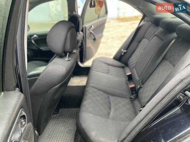 Чорний Мерседес Ц-Клас, об'ємом двигуна 1.8 л та пробігом 260 тис. км за 6500 $, фото 25 на Automoto.ua