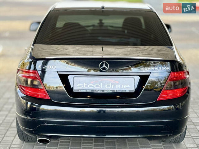 Чорний Мерседес Ц-Клас, об'ємом двигуна 1.8 л та пробігом 156 тис. км за 9499 $, фото 3 на Automoto.ua