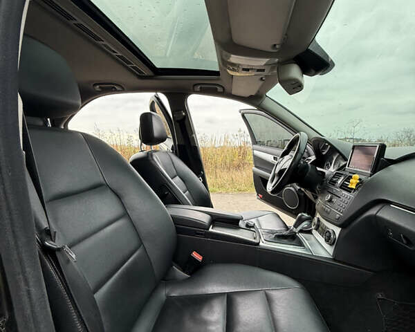 Чорний Мерседес Ц-Клас, об'ємом двигуна 2.99 л та пробігом 325 тис. км за 9999 $, фото 17 на Automoto.ua