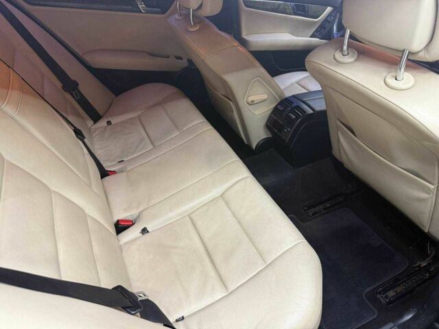 Черный Мерседес Ц-Класс, объемом двигателя 3 л и пробегом 240 тыс. км за 9800 $, фото 11 на Automoto.ua