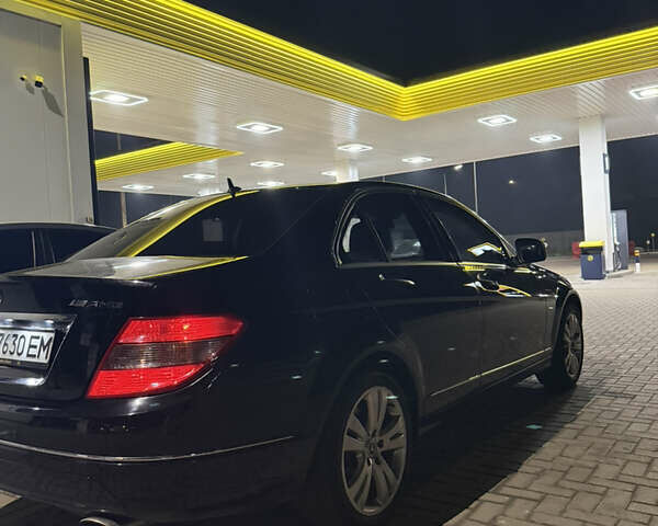 Черный Мерседес Ц-Класс, объемом двигателя 3 л и пробегом 217 тыс. км за 10800 $, фото 7 на Automoto.ua