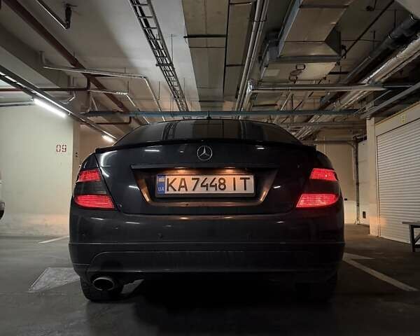 Чорний Мерседес Ц-Клас, об'ємом двигуна 1.8 л та пробігом 176 тис. км за 8999 $, фото 1 на Automoto.ua