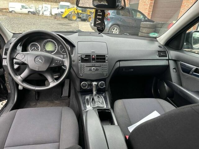 Чорний Мерседес Ц-Клас, об'ємом двигуна 2.2 л та пробігом 350 тис. км за 9100 $, фото 10 на Automoto.ua