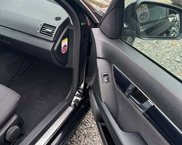 Чорний Мерседес Ц-Клас, об'ємом двигуна 2.2 л та пробігом 350 тис. км за 8900 $, фото 8 на Automoto.ua