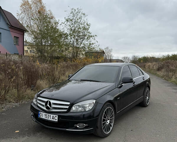 Чорний Мерседес Ц-Клас, об'ємом двигуна 2.99 л та пробігом 325 тис. км за 9999 $, фото 3 на Automoto.ua