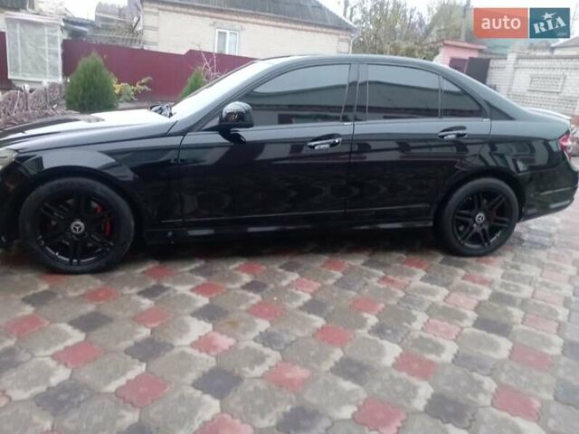 Черный Мерседес Ц-Класс, объемом двигателя 3.5 л и пробегом 158 тыс. км за 10300 $, фото 6 на Automoto.ua