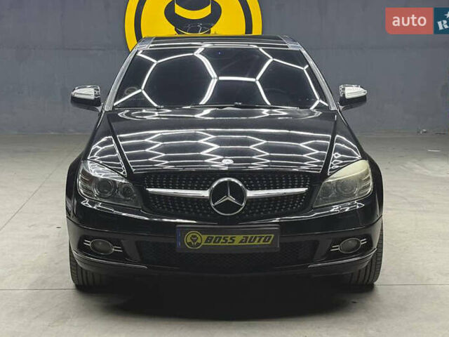 Черный Мерседес Ц-Класс, объемом двигателя 3 л и пробегом 240 тыс. км за 9800 $, фото 1 на Automoto.ua