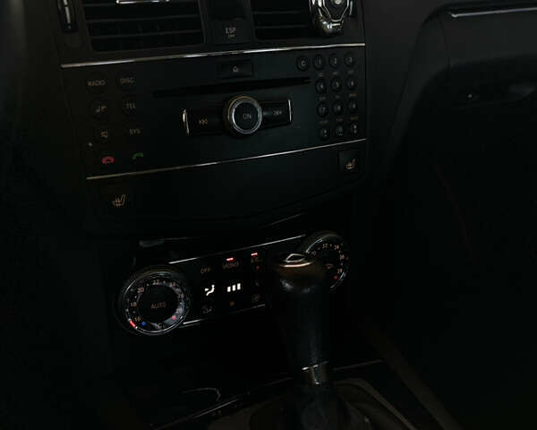 Чорний Мерседес Ц-Клас, об'ємом двигуна 1.8 л та пробігом 156 тис. км за 9499 $, фото 11 на Automoto.ua