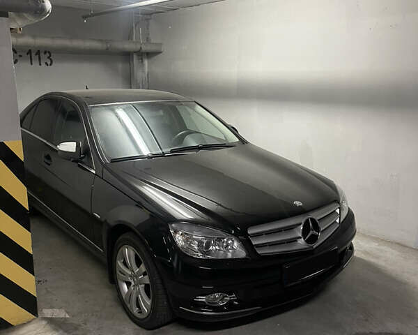 Черный Мерседес Ц-Класс, объемом двигателя 1.8 л и пробегом 32 тыс. км за 20000 $, фото 5 на Automoto.ua