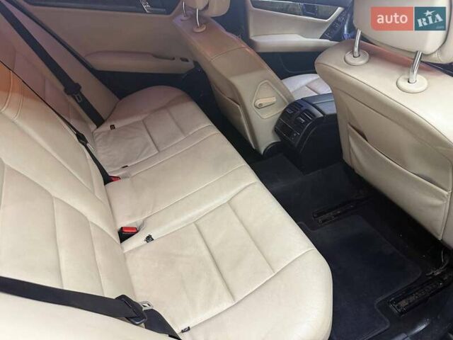 Черный Мерседес Ц-Класс, объемом двигателя 3 л и пробегом 240 тыс. км за 9800 $, фото 11 на Automoto.ua