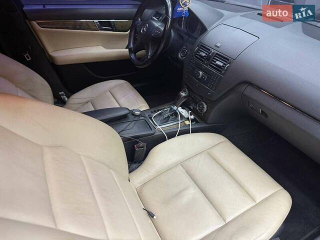 Черный Мерседес Ц-Класс, объемом двигателя 3 л и пробегом 240 тыс. км за 9800 $, фото 18 на Automoto.ua