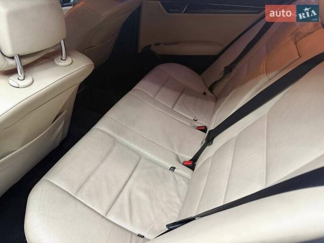 Черный Мерседес Ц-Класс, объемом двигателя 3 л и пробегом 240 тыс. км за 9800 $, фото 10 на Automoto.ua