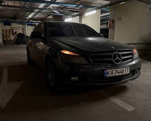 Чорний Мерседес Ц-Клас, об'ємом двигуна 1.8 л та пробігом 176 тис. км за 8999 $, фото 3 на Automoto.ua