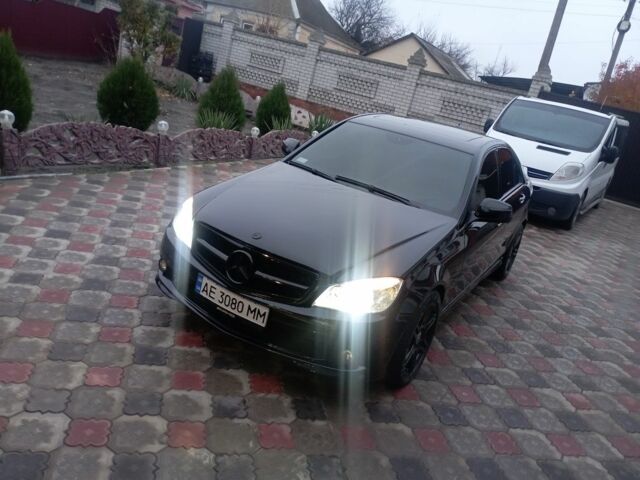 Черный Мерседес Ц-Класс, объемом двигателя 3.5 л и пробегом 158 тыс. км за 10300 $, фото 13 на Automoto.ua