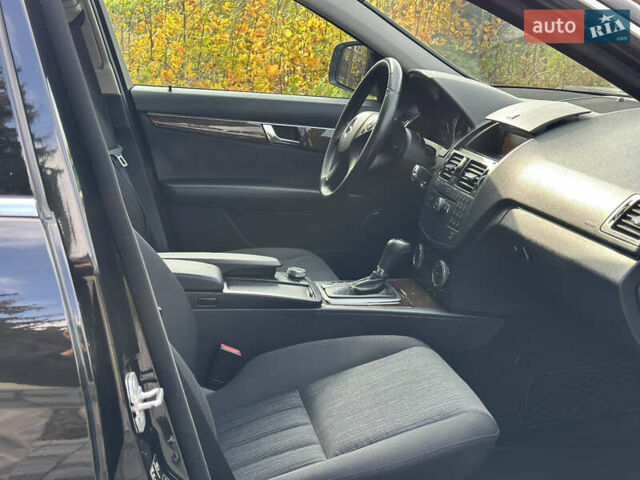 Мерседес Ц-Клас 2007 у Старокостянтинів на Automoto.ua Чорний Мерседес Ц-Клас, об'ємом двигуна 1.8 л та пробігом 220 тис. км за 8350 $, фото 18 на Automoto.ua