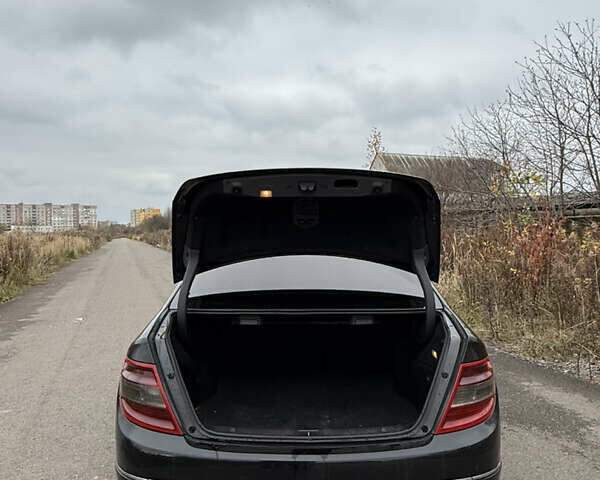 Чорний Мерседес Ц-Клас, об'ємом двигуна 2.99 л та пробігом 325 тис. км за 9999 $, фото 13 на Automoto.ua