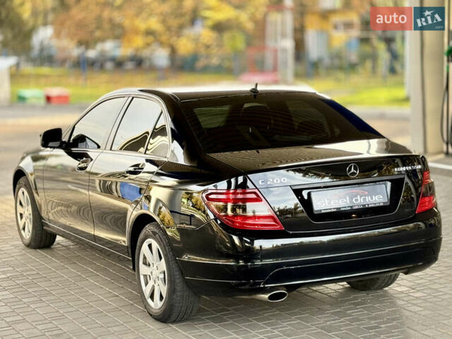 Чорний Мерседес Ц-Клас, об'ємом двигуна 1.8 л та пробігом 156 тис. км за 9499 $, фото 5 на Automoto.ua