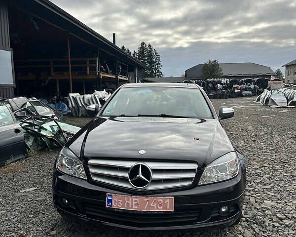 Чорний Мерседес Ц-Клас, об'ємом двигуна 2.2 л та пробігом 350 тис. км за 8900 $, фото 1 на Automoto.ua