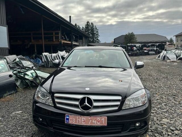 Чорний Мерседес Ц-Клас, об'ємом двигуна 2.2 л та пробігом 350 тис. км за 9100 $, фото 4 на Automoto.ua