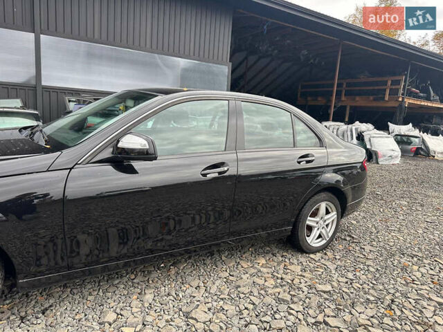 Чорний Мерседес Ц-Клас, об'ємом двигуна 2.2 л та пробігом 350 тис. км за 8900 $, фото 2 на Automoto.ua