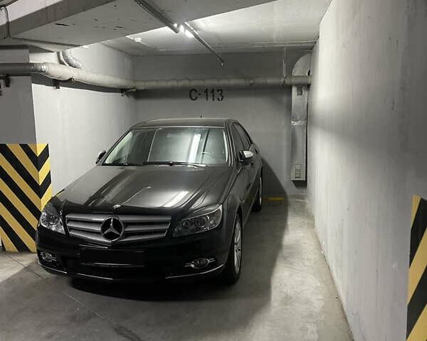 Черный Мерседес Ц-Класс, объемом двигателя 1.8 л и пробегом 32 тыс. км за 20000 $, фото 6 на Automoto.ua