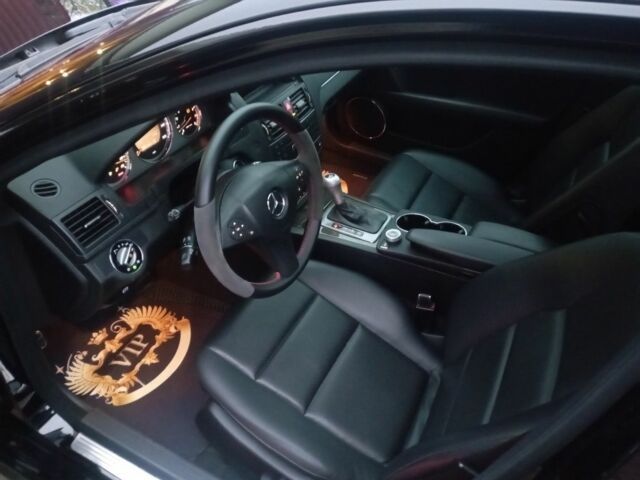 Черный Мерседес Ц-Класс, объемом двигателя 3.5 л и пробегом 158 тыс. км за 10300 $, фото 17 на Automoto.ua