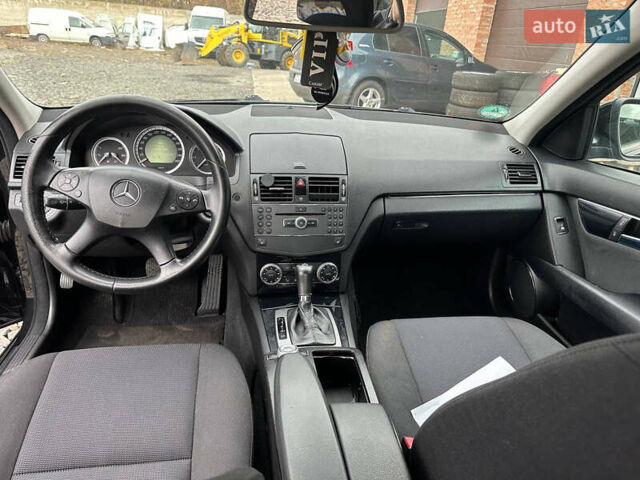 Чорний Мерседес Ц-Клас, об'ємом двигуна 2.2 л та пробігом 350 тис. км за 8900 $, фото 4 на Automoto.ua