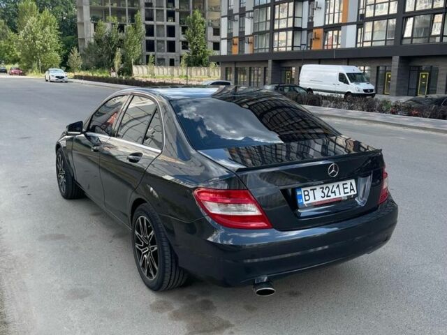 Чорний Мерседес Ц-Клас, об'ємом двигуна 1.8 л та пробігом 280 тис. км за 9000 $, фото 10 на Automoto.ua