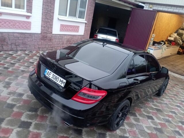 Черный Мерседес Ц-Класс, объемом двигателя 3.5 л и пробегом 158 тыс. км за 10300 $, фото 8 на Automoto.ua