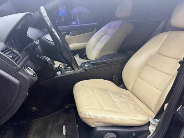 Черный Мерседес Ц-Класс, объемом двигателя 3 л и пробегом 240 тыс. км за 9800 $, фото 8 на Automoto.ua