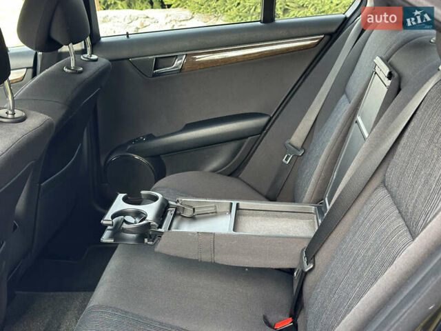 Мерседес Ц-Клас 2007 у Старокостянтинів на Automoto.ua Чорний Мерседес Ц-Клас, об'ємом двигуна 1.8 л та пробігом 220 тис. км за 8350 $, фото 20 на Automoto.ua