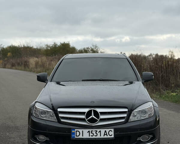 Чорний Мерседес Ц-Клас, об'ємом двигуна 2.99 л та пробігом 325 тис. км за 9999 $, фото 1 на Automoto.ua