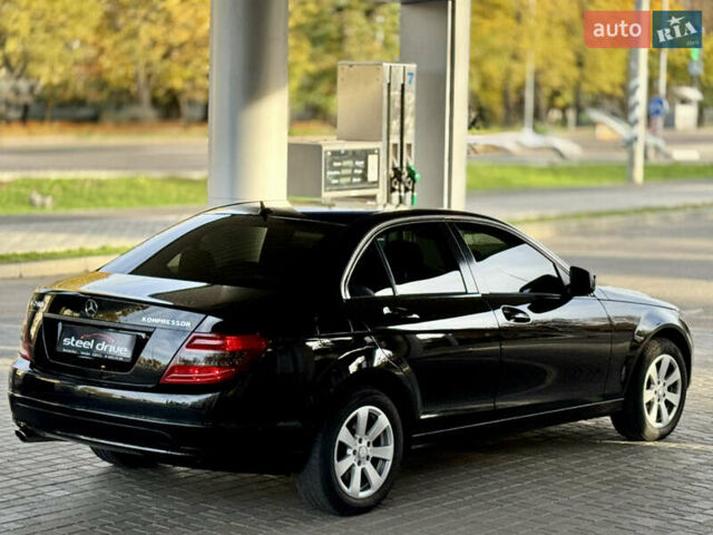 Чорний Мерседес Ц-Клас, об'ємом двигуна 1.8 л та пробігом 156 тис. км за 9499 $, фото 4 на Automoto.ua