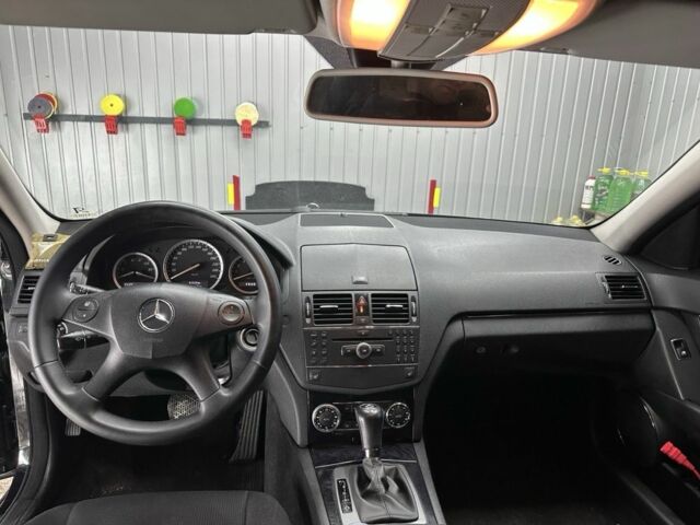 Чорний Мерседес Ц-Клас, об'ємом двигуна 1.8 л та пробігом 175 тис. км за 8500 $, фото 9 на Automoto.ua