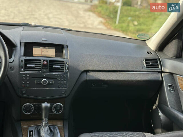 Мерседес Ц-Клас 2007 у Старокостянтинів на Automoto.ua Чорний Мерседес Ц-Клас, об'ємом двигуна 1.8 л та пробігом 220 тис. км за 8350 $, фото 23 на Automoto.ua
